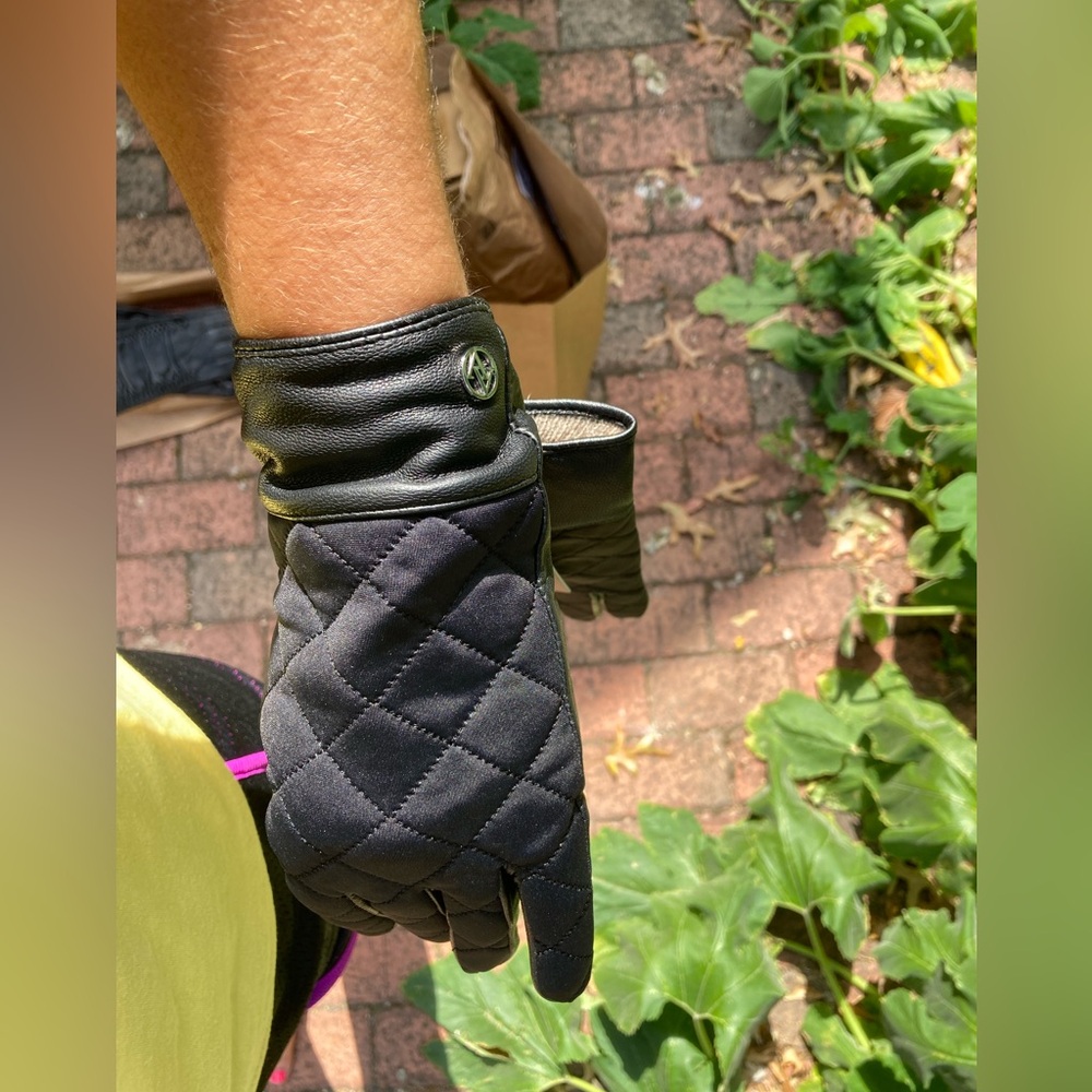 Adrienne Vittadini genuine leather and cashmere lined gloves. - Picture 8 of 9